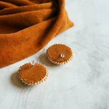 Load image into Gallery viewer, Matte Brown Shimmery Studs
